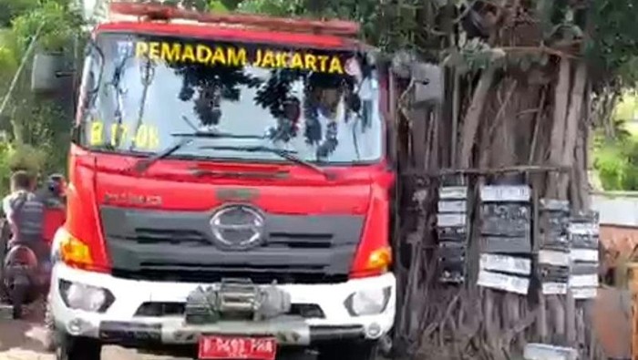 Uji Coba Jalur di Daerah Padat Palmerah, Damkar Terhambat Warung Tepi Jalan