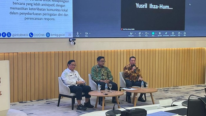 BMKG Wanti-wanti Potensi Banjir-Longsor Akibat Hujan Ekstrem 400 Mm Per Hari