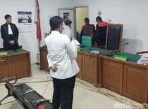 Tangis Eks Wawako Palembang Fitrianti ke Suami Usai Divonis 7 Tahun 6 Bulan Bui