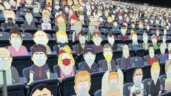 Kursi stadion diisi gambar kartun penonton bermasker untuk menciptakan ilusi keramaian di tengah pertandingan tanpa penonton. Foto: Boredpanda