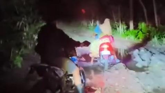 Persalinan Dramatis Ibu Muda di Jalur Neraka Cianjur