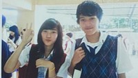 Isyana Sarasvati dan Rayhan mengunggah foto saat 2009 dan 2026. Mereka pertama kalinya bertemu saat duduk di bangku SMP. Foto: Instagram @rayhanmaditra__
