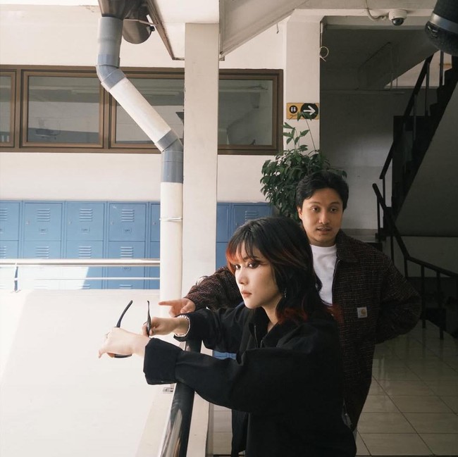 Isyana Sarasvati dan Suami Tapak Tilas Kisah Cinta 20 Tahun di Sekolah