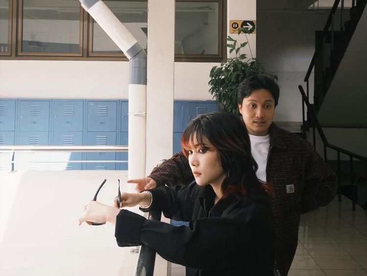 Isyana Sarasvati dan Suami Tapak Tilas Kisah Cinta 20 Tahun di Sekolah