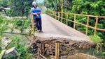 Penampakan Jembatan Antar Desa di Ponorogo Ambrol