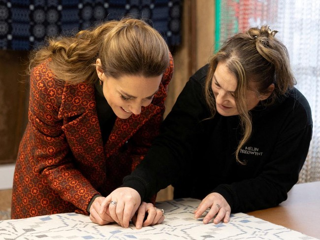 Catherine, Princess of Wales visits Melin Tregwynt, a woollen mill weaving traditional Welsh designs on February 3, 2026 in Castlemorris, Wales, Britain.      Maxine Howells Photography/Pool via REUTERS REFILE - CORRECTING LOCATION FROM 