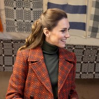 Gaya Kate Middleton Pakai Statement Coat, Tersirat Makna Personal