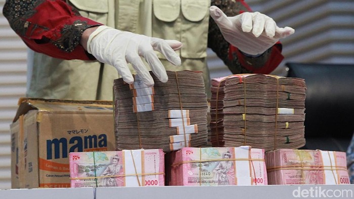 KPK Pamerkan Barang Bukti Suap Rp 1 M ke Kepala Kantor Pajak Banjarmasin