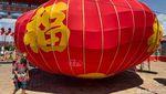 Melihat Lebih Dekat Lampion Raksasa yang Siap Meriahkan Imlek di Kubu Raya