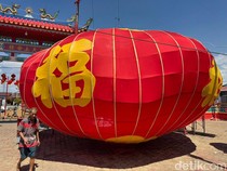 Video: Lampion Raksasa Semarakkan Imlek di Kubu Raya