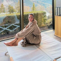 Luna Maya Nyaris Tenggelam Saat Syuting Suzzanna: Santet Dosa di Atas Dosa