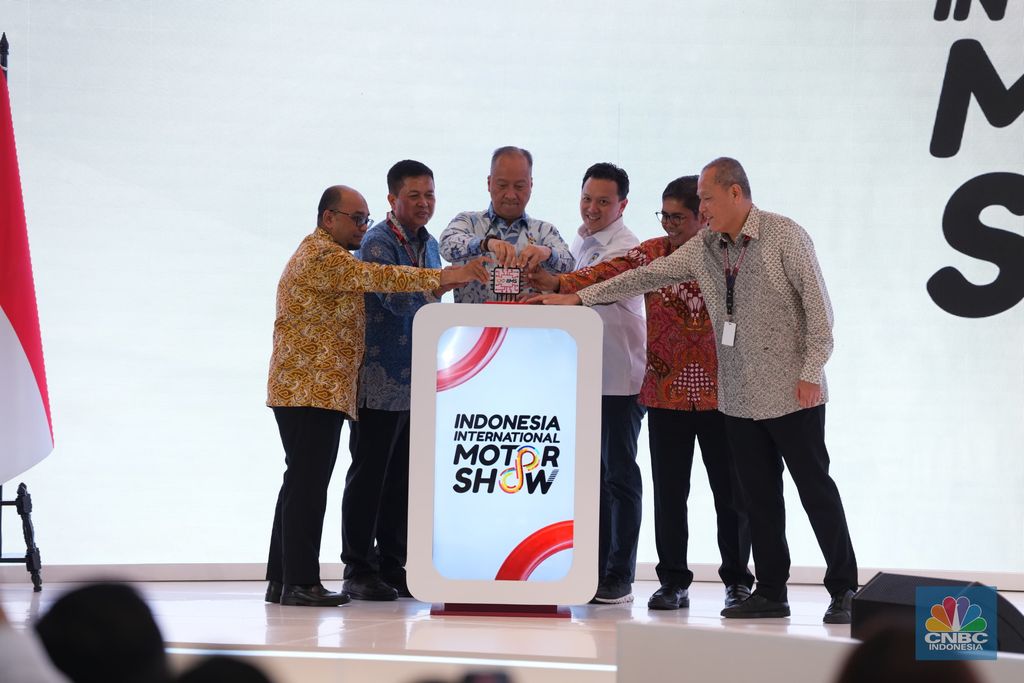 Menperin Agus Gumiwang membuka IIMS 2025 di JiExpo Kemayoran, Kamis (5/2/2026). (CNBC Indonesia/Ferry Sandi)