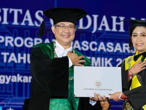Dari Papua ke Jogja, Merlins Jadi Lulusan Tercepat Dokter Spesialis UGM
