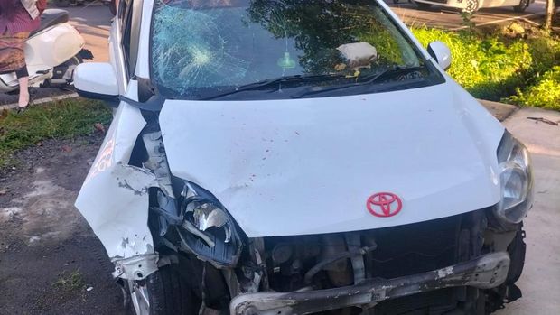 Mobil Agya Kecelakaan di Bantul Mobil yang memicu tabrakan beruntun di Jalan Samas, Tempel, Sidomulyo, Bambanglipuro, Bantul.