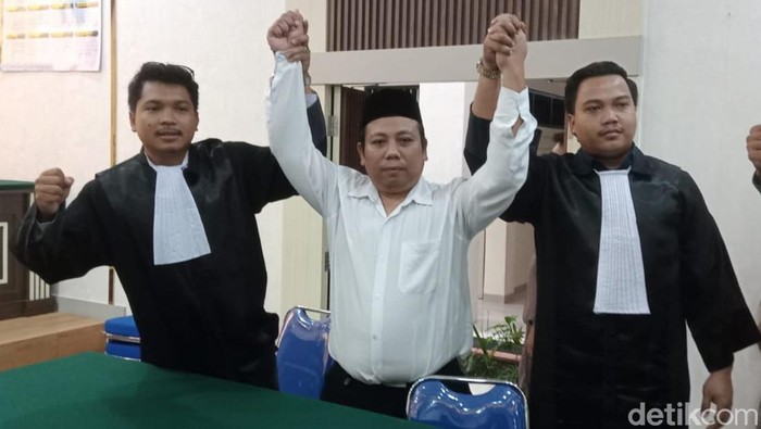 Munaji terdakwa perusakan mobil polisi saat sidang vonis di PN Pati, Kamis (5/2/2026).