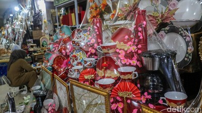 Parsel Imlek Mulai Diburu di Cikini, Pedagang Kebanjiran Pesanan