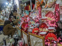 Parsel Imlek Mulai Diburu di Cikini, Pedagang Kebanjiran Pesanan