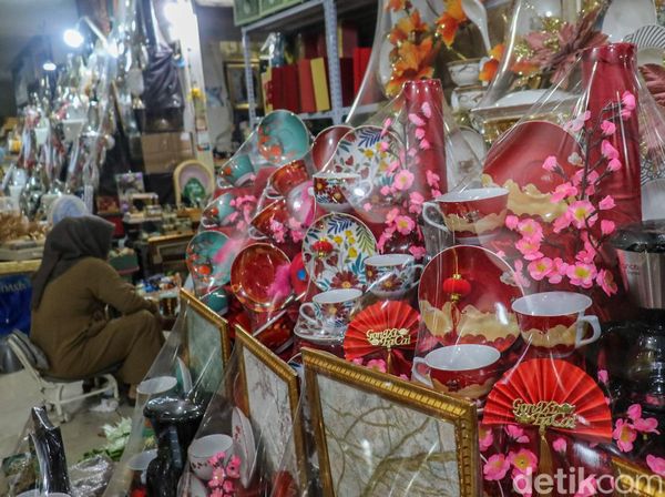 Parsel Imlek Mulai Diburu di Cikini, Pedagang Kebanjiran Pesanan