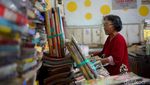 Pedagang Buku Pasar Blauran Bertahan di Tengah Sunyi