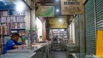 Pedagang Buku Pasar Blauran Bertahan di Tengah Sunyi