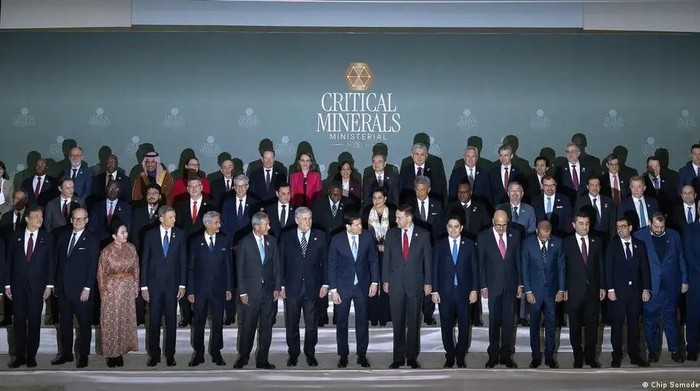 Lawan Dominasi China, AS Bentuk Blok Dagang Mineral Kritis