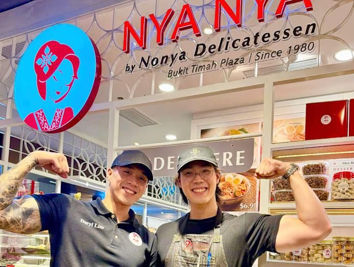 Penjual kedai kekar berotot