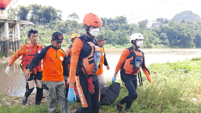 Dari Cilame ke Jembatan BBS, Perjalanan Terakhir Enok
