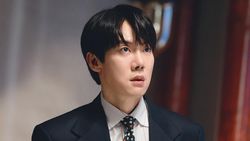 First Look Yoo Yeon Seok di Drakor Terbaru Phantom Lawyer