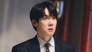 Dia juga sosok gigih meski sering menerima penolakan. Hidupnya mulai berubah setelah menyewa sebuah ruangan kantor di Seocho-dong yang punya sejarah panjang dengan perdukunan dan hantu. (Foto: dok. SBS)