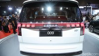 Sebagai MPV listrik mewah, Zeekr 009 diproyeksikan menjadi penantang serius Toyota Alphard di segmen kendaraan premium.