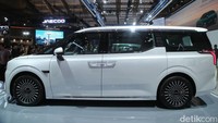 Model ini dirancang untuk menawarkan kenyamanan maksimal ala kendaraan eksekutif, dengan kabin lapang, fitur berkelas, dan desain elegan.