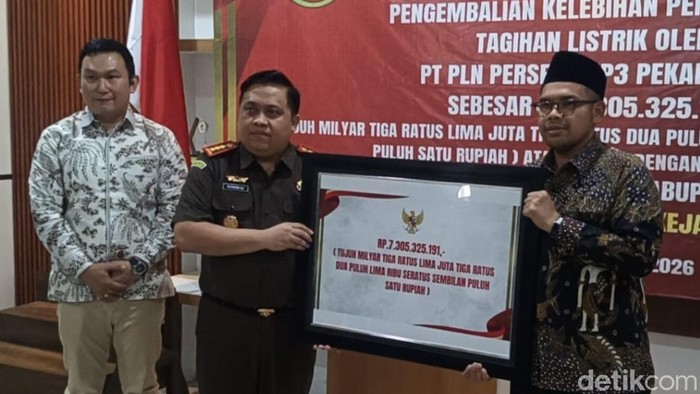PLN Kembalikan Rp 7,3 M Kelebihan Bayar Tagihan PJU Pemkab Batang