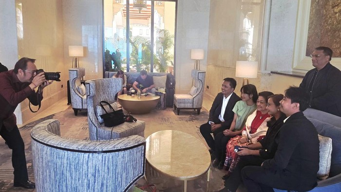 Momen Langka Prananda Prabowo Jadi Fotografer Dadakan Megawati dan Wartawan