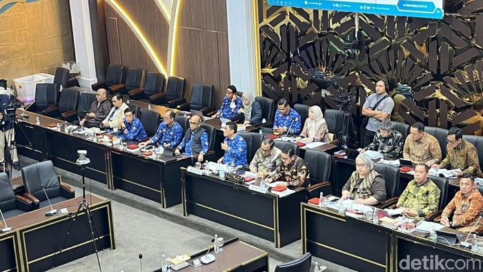 Baleg DPR Rapat dengan Kemendag-Kementan Bahas RUU Komoditas Strategis