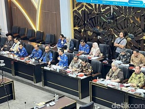 Baleg DPR Rapat dengan Kemendag-Kementan Bahas RUU Komoditas Strategis