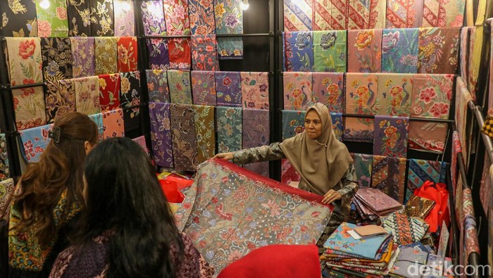 Pameran kerajinan tangan berskala internasional, Inacraft 2026, resmi digelar di Jakarta International Convention Center (JICC), Senayan, Jakarta, Rabu (5/2/2026). Ajang tahunan ini kembali menjadi etalase produk kerajinan unggulan dari berbagai daerah di Indonesia hingga mancanegara.
