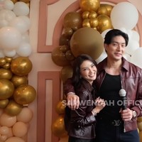 Gio juga membeberkan singkat kisah awal pertemuannya dengan Wendah. Ia mengatakan pertama kali mengobrol dengan Wendah pada 1 Mei 2025.  Foto: YouTube/Sarwendah Official