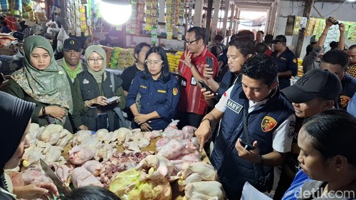 Satgas Pangan saat melakukan sidak di Pasar Kasih, Kelurahan Naikoten, Kecamatan Kota Raja, Kota Kupang, NTT, Kamis (5/2/2026).