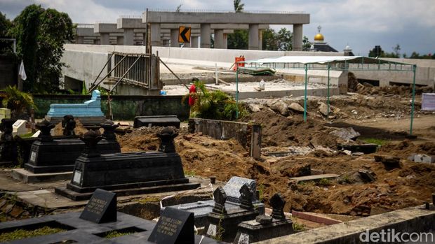 Sebanyak 130 makam di Padukuhan Kringinan, Tamanmartani, Kalasan, Sleman, dipindahkan karena terdampak tol Jogja-Solo, Kamis (5/2/2026).