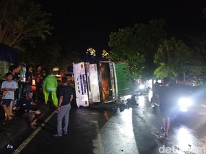 Manuver Truk Kontainer Timpa Mobil di Pangkep Tewaskan 3 Orang Sekeluarga