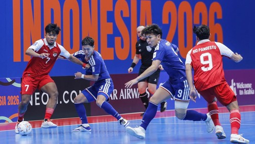 Pemain Timnas futsal Indonesia menyapa pendukung usai mengalahkan Timnas futsal Jepang pada pertandingan semifinal AFC Futsal Asian Cup 2026 di Indonesia Arena, Senayan, Jakarta, Kamis (5/2/2026). Timnas futsal Indonesia melaju ke final setelah menang 5-3 atas Jepang. ANTARA FOTO/Asprilla Dwi Adha