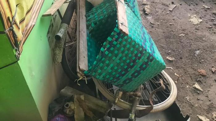 Sepeda milik Mbok Sugiyem yang tertabrak mobil di Jalan Samas, Tempel, Sidomulyo, Bambanglipuro, Bantul, Kamis (5/2/2026).