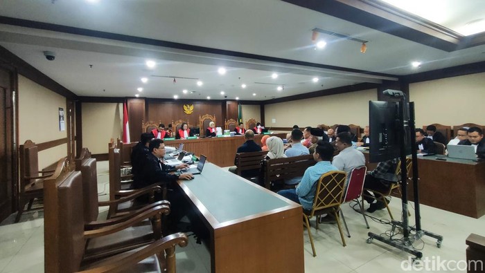 Saksi Sebut Terdakwa Korupsi Izin TKA Minta Dibelikan Innova Reborn Rp 398 Juta