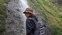 Seru Banget Tatjana Saphira Trekking ke Curug Cibereum