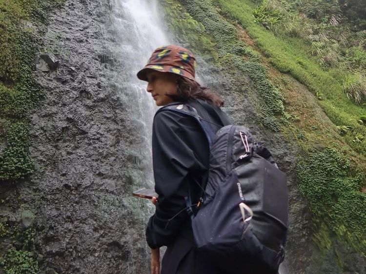 Seru Banget Tatjana Saphira Trekking ke Curug Cibereum
