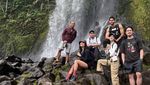 Seru Banget Tatjana Saphira Trekking ke Curug Cibereum