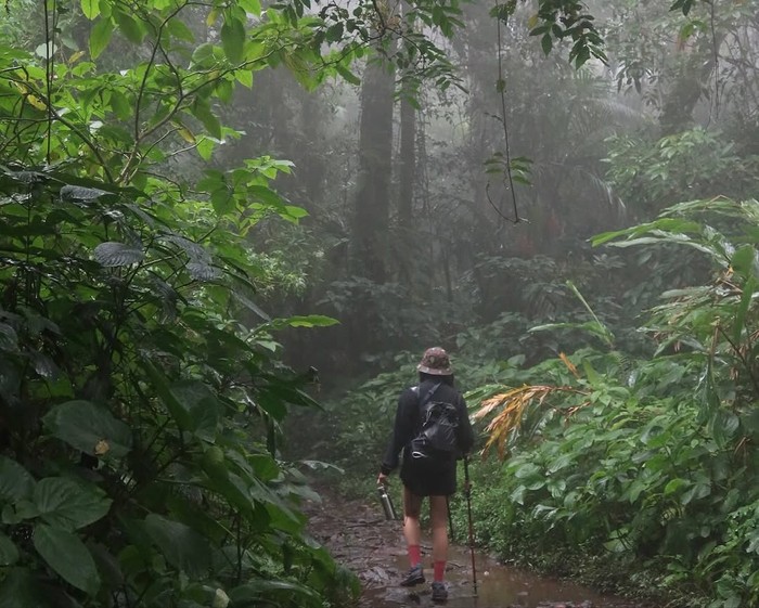 Tatjana Saphira Trekking ke Curug Cibereum