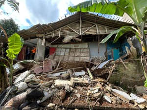 Tebing 15 Meter di Puncak Longsor, 1 Rumah Nyaris Amblas
