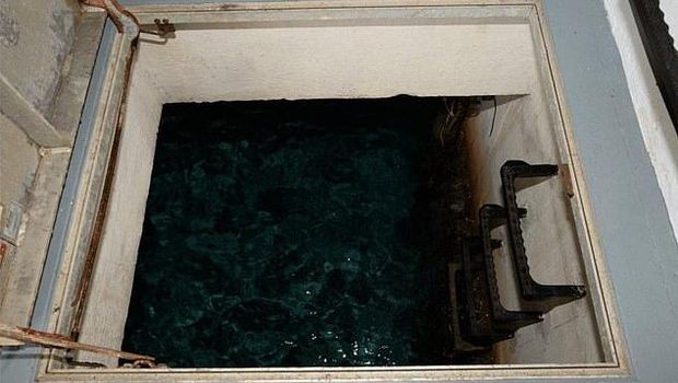 Terowongan dan Pintu Jebakan di Pulau Epstein Terowongan dan Pintu Jebakan di Pulau Epstein