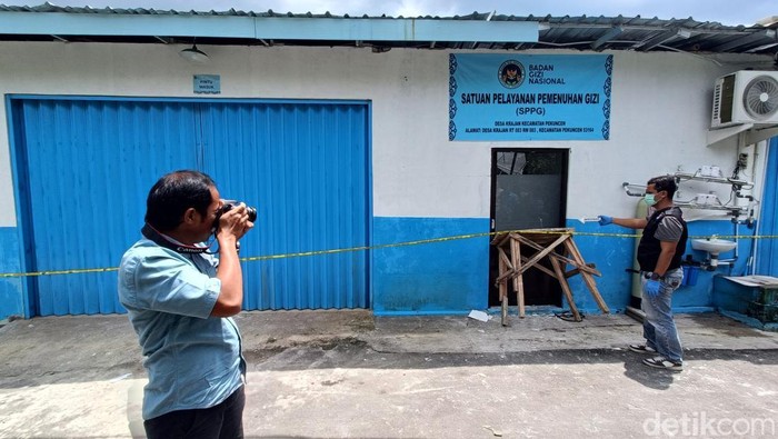 Tim Inafis Polresta Banyumas melakukan penyelidikan kejadian meledaknya mesin pengering ompreng SPPG Krajan, Kecamatan Pekuncen, Kabupaten Banyumas, Kamis (5/2/2026).